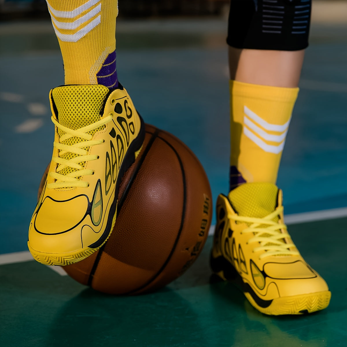 Men's Mid-Top Sneakers – Stylish & Comfortable for All-Season Wear