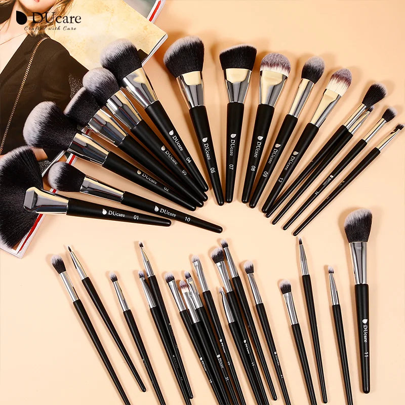 Professional Makeup Brush Set with Synthetic Bristles