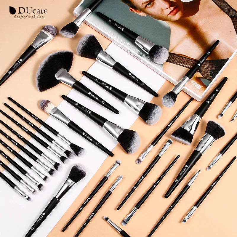 Professional Makeup Brush Set with Synthetic Bristles